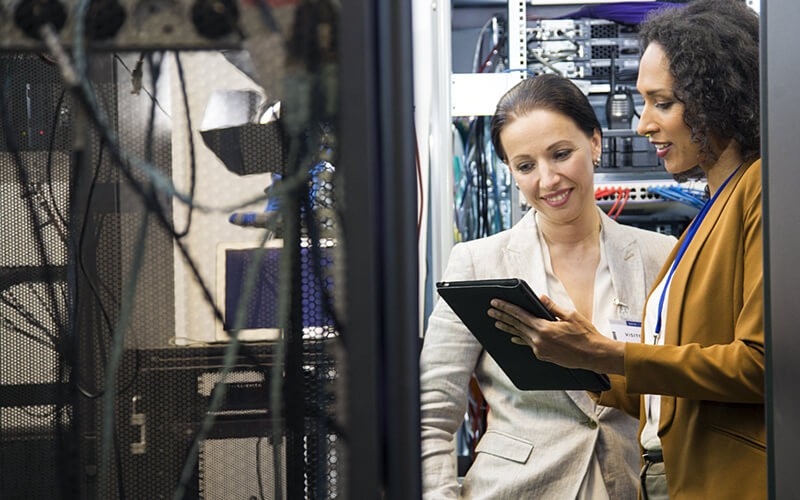 Two IT professionals discuss benefits of convergence in data center on tablet