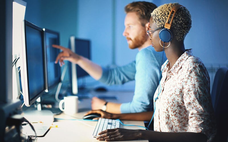 IT support technicians remote monitor data center